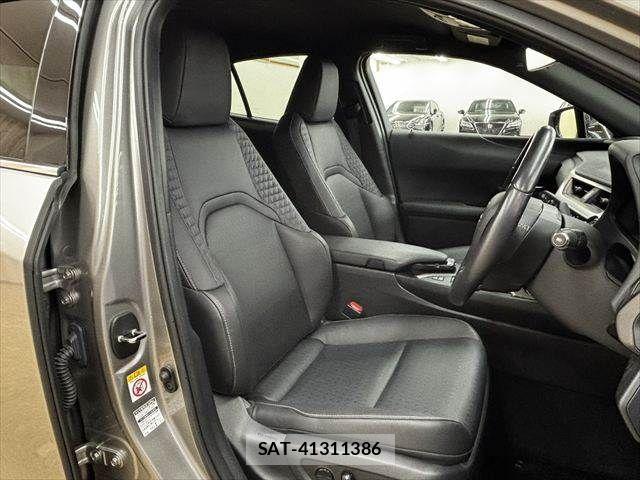 Lexus UX 2019-03 7358581-6