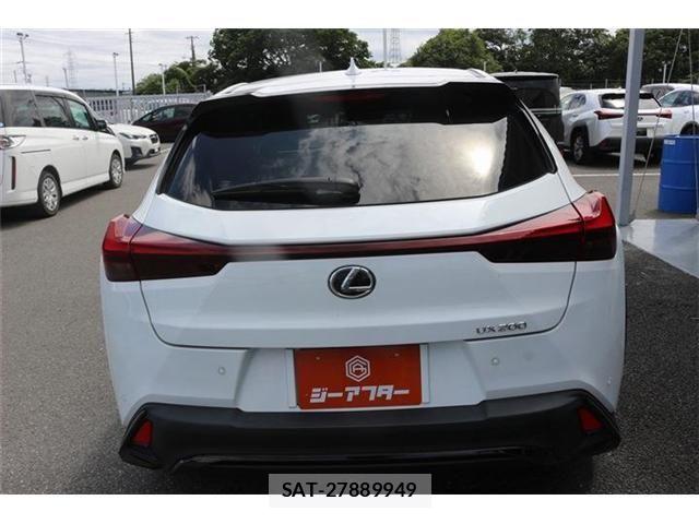 Lexus UX 2022-10 7392712-9