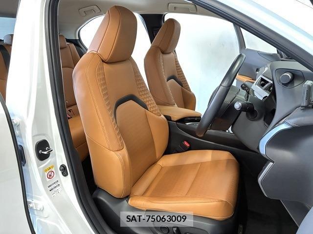 Lexus UX 2019-08 7617759-7