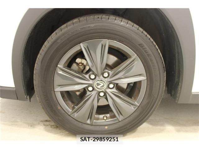 Lexus UX 2020-03 7877467-24