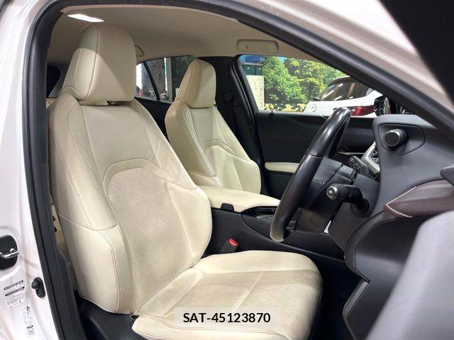 Lexus UX 2020-05 7962477-7