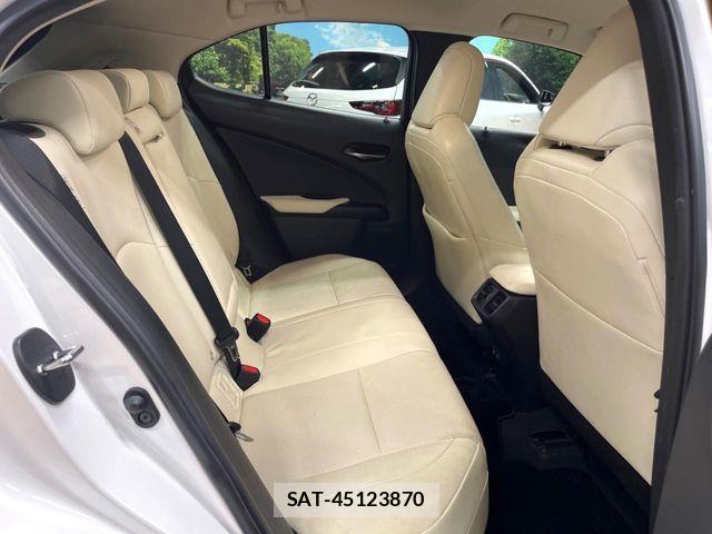 Lexus UX 2020-05 7962477-8