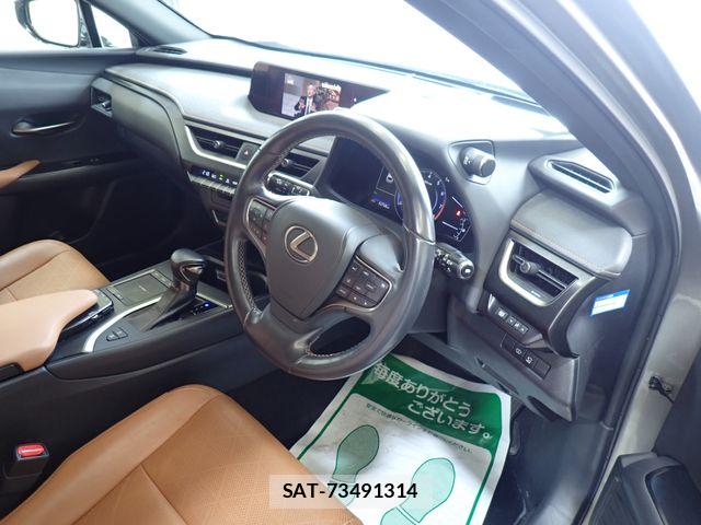 Lexus UX 2018-11 7979812-1