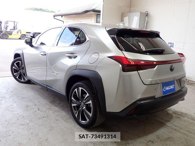 Lexus UX 2018-11 7979812-2