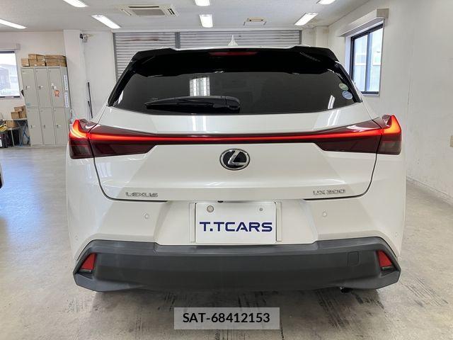 Lexus UX 2019-08 8208473-24