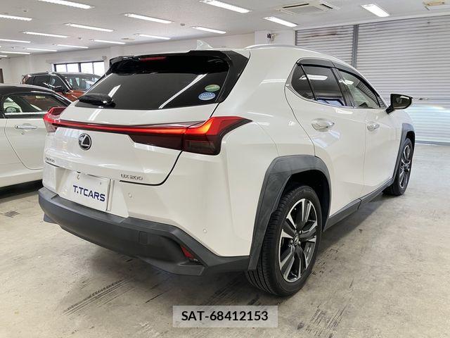 Lexus UX 2019-08 8208473-25