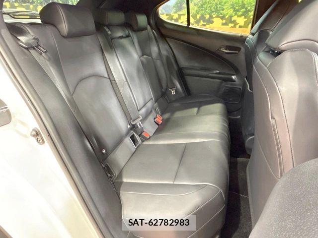 Lexus UX 2019-04 8230664-8