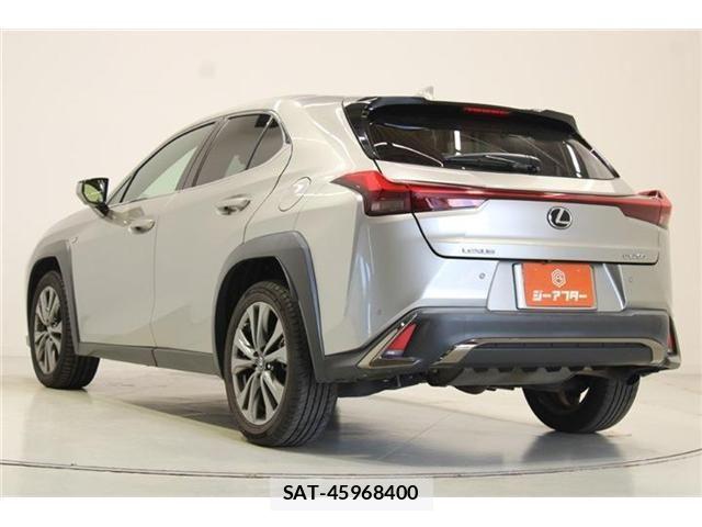 Lexus UX 2019-02 8366795-10
