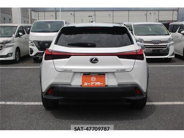Lexus UX 2019-09 8413346-6