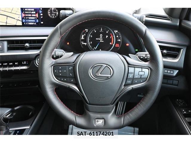 Lexus UX 2020-08 8562498-11