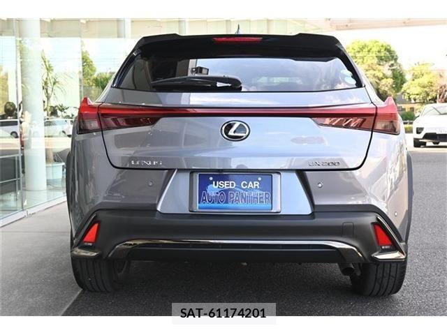 Lexus UX 2020-08 8562498-3