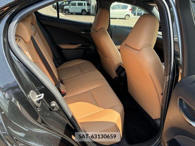 Lexus UX 2023-06 8627538-14