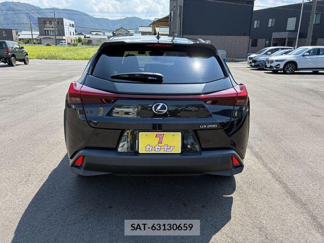 Lexus UX 2023-06 8627538-7