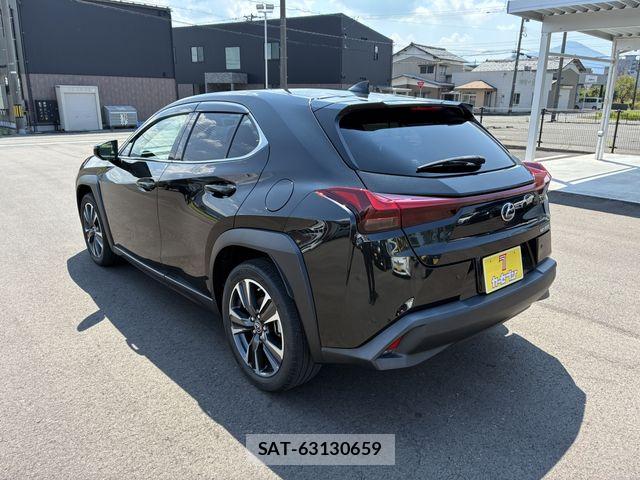 Lexus UX 2023-06 8627538-8