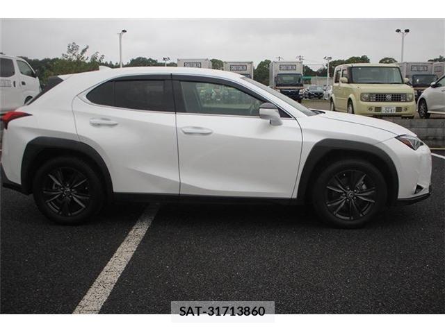 Lexus UX 2019-06 8660022-10