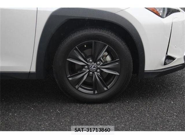 Lexus UX 2019-06 8660022-11