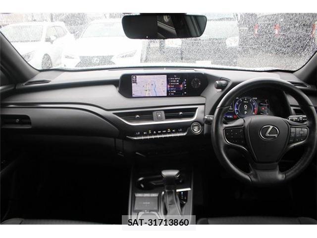 Lexus UX 2019-06 8660022-16