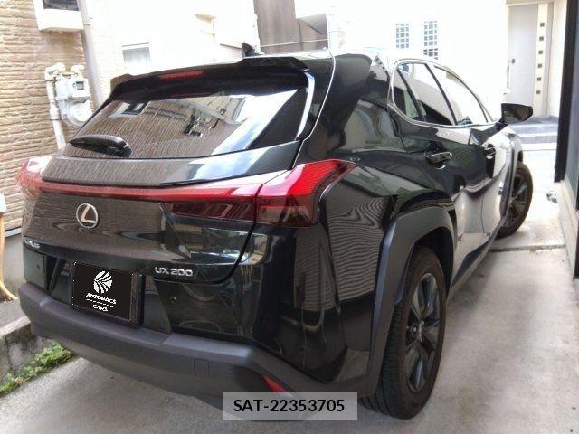 Lexus UX 2021-10 8685870-2