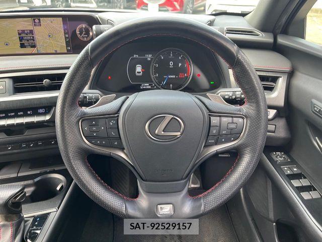 Lexus UX 2018-11 8871371-10