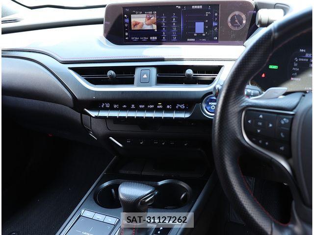 Lexus UX 2020-03 875090-1