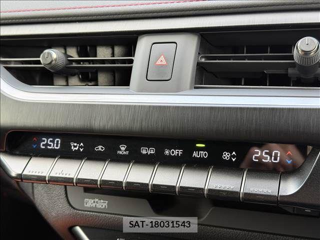 Lexus UX 2020-12 3833357-12