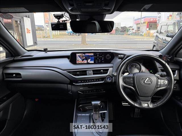 Lexus UX 2020-12 3833357-1