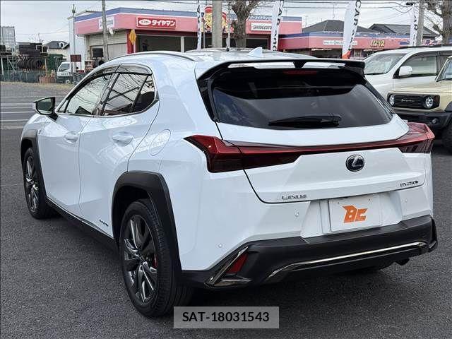 Lexus UX 2020-12 3833357-7