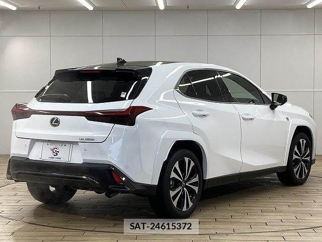 Lexus UX 2023-01 4139904-16