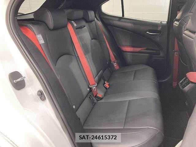 Lexus UX 2023-01 4139904-5
