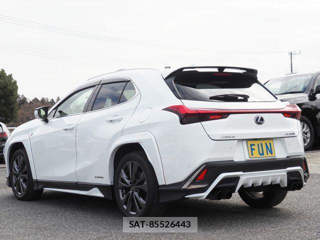 Lexus UX 2021-08 4326402-5