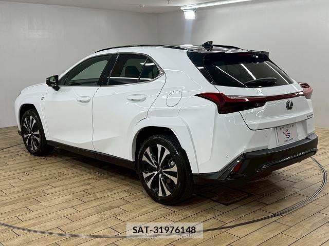Lexus UX 2023-02 4421914-16