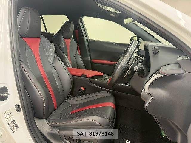Lexus UX 2023-02 4421914-4