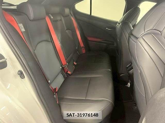 Lexus UX 2023-02 4421914-5