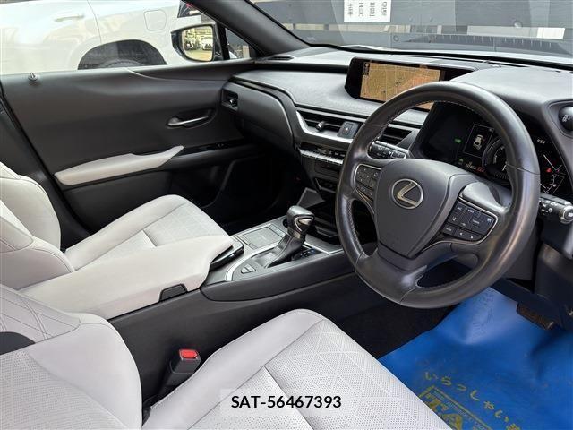 Lexus UX 2019-11 4595731-12