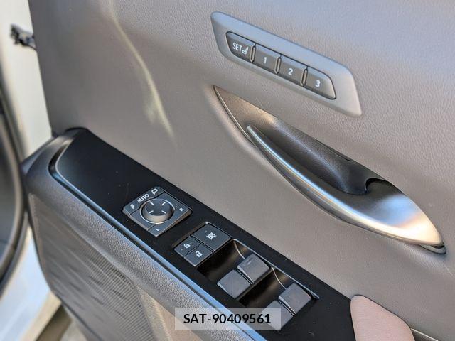 Lexus UX 2023-02 4755162-11
