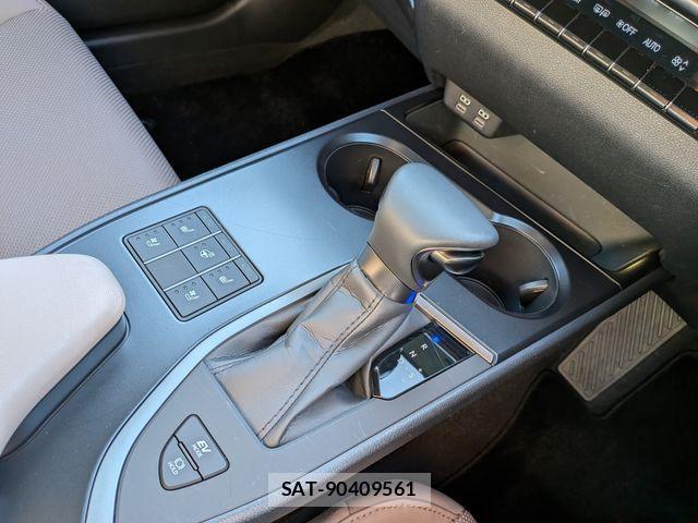 Lexus UX 2023-02 4755162-6