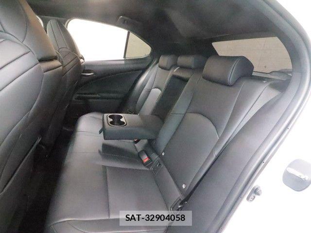 Lexus UX 2019-07 5871259-10