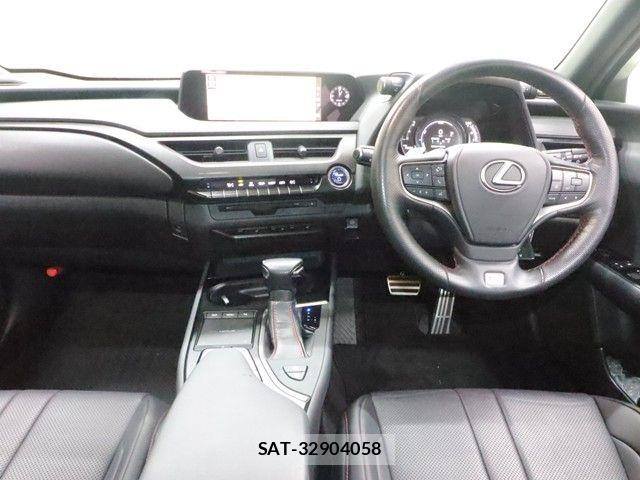 Lexus UX 2019-07 5871259-2