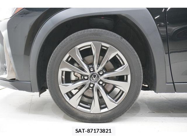 Lexus UX 2021-04 5871256-9