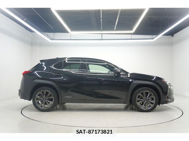 Lexus UX 2021-04 5871256-3