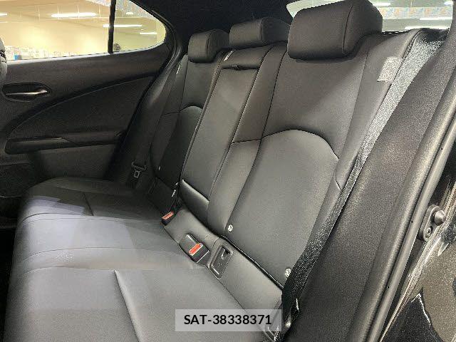 Lexus UX 2023-06 6011978-12
