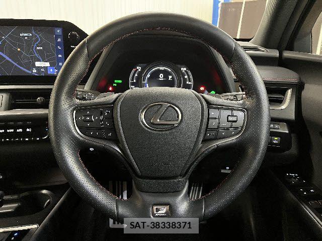 Lexus UX 2023-06 6011978-13