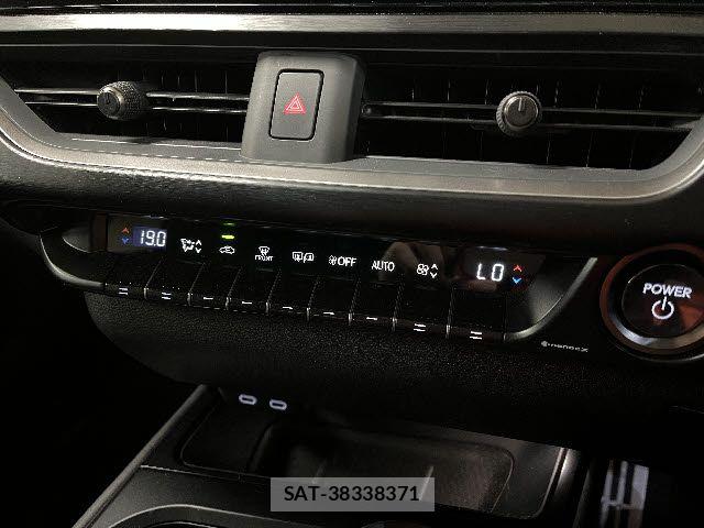 Lexus UX 2023-06 6011978-14