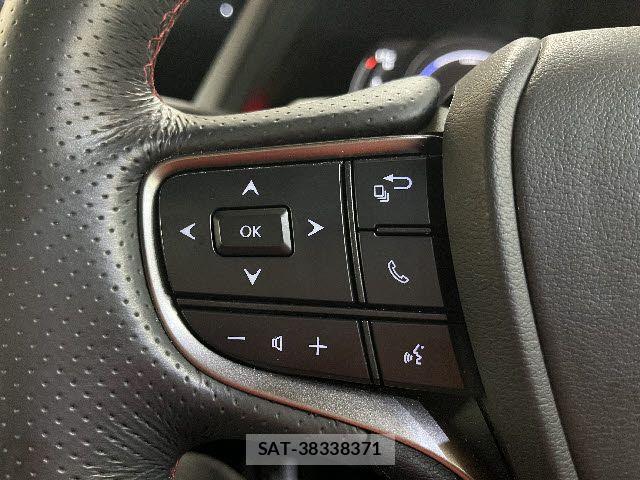 Lexus UX 2023-06 6011978-16