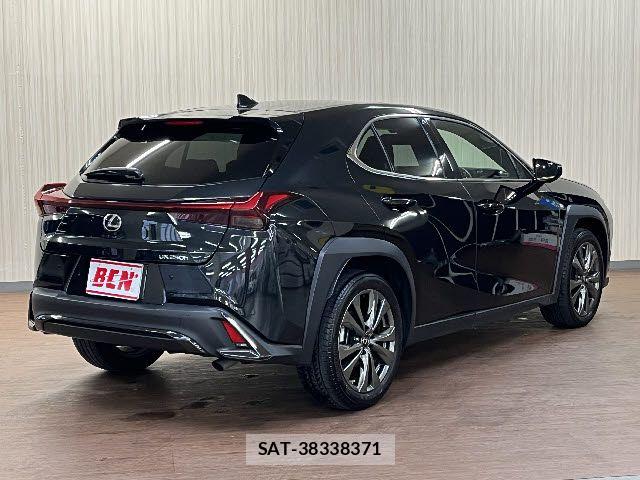 Lexus UX 2023-06 6011978-2