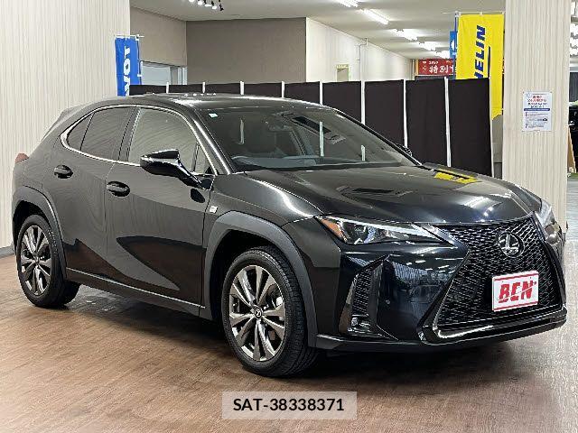 Lexus UX 2023-06 6011978-6