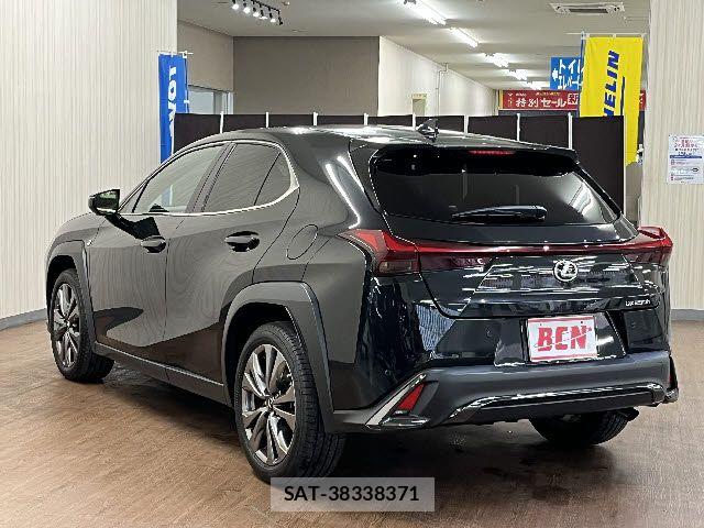 Lexus UX 2023-06 6011978-8