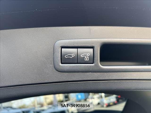 Lexus UX 2021-11 6012002-11