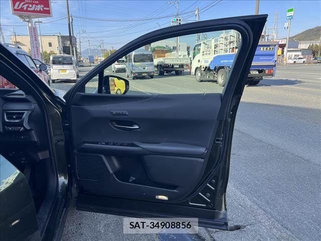 Lexus UX 2021-11 6012002-12