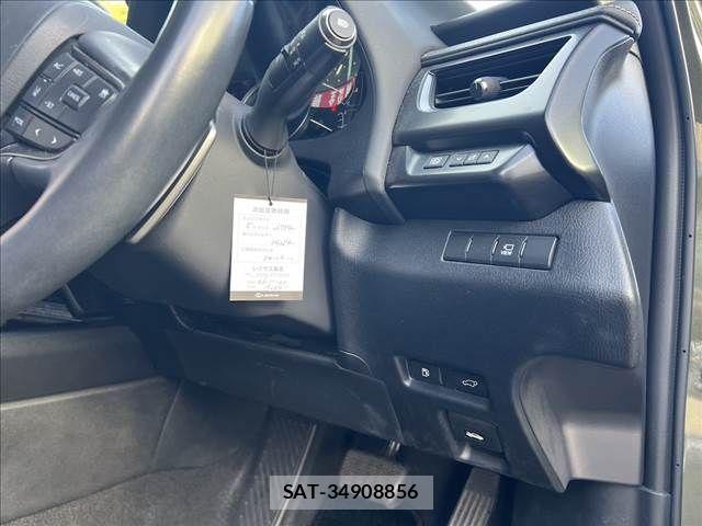 Lexus UX 2021-11 6012002-14